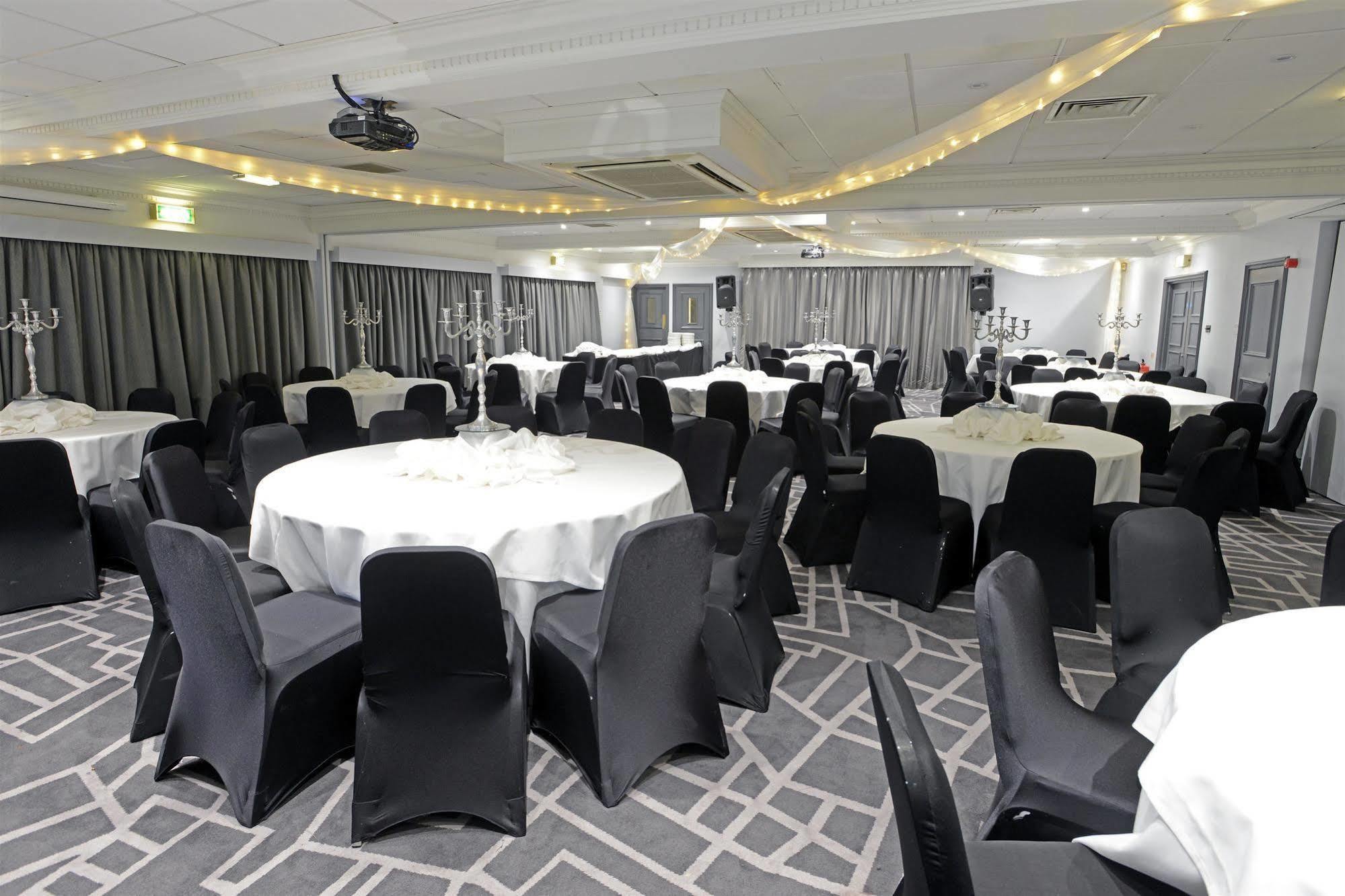Village Hotel Manchester Cheadle Cheadle  Esterno foto